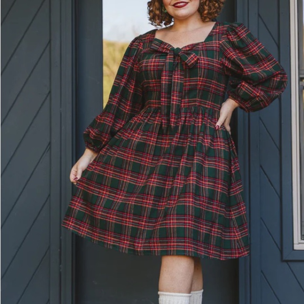 Ivy City Co Green & Red Plaid Long Sleeve Smock Dress